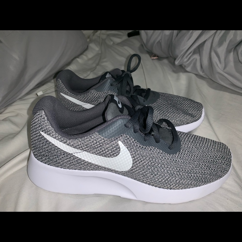 Nike Tanjun